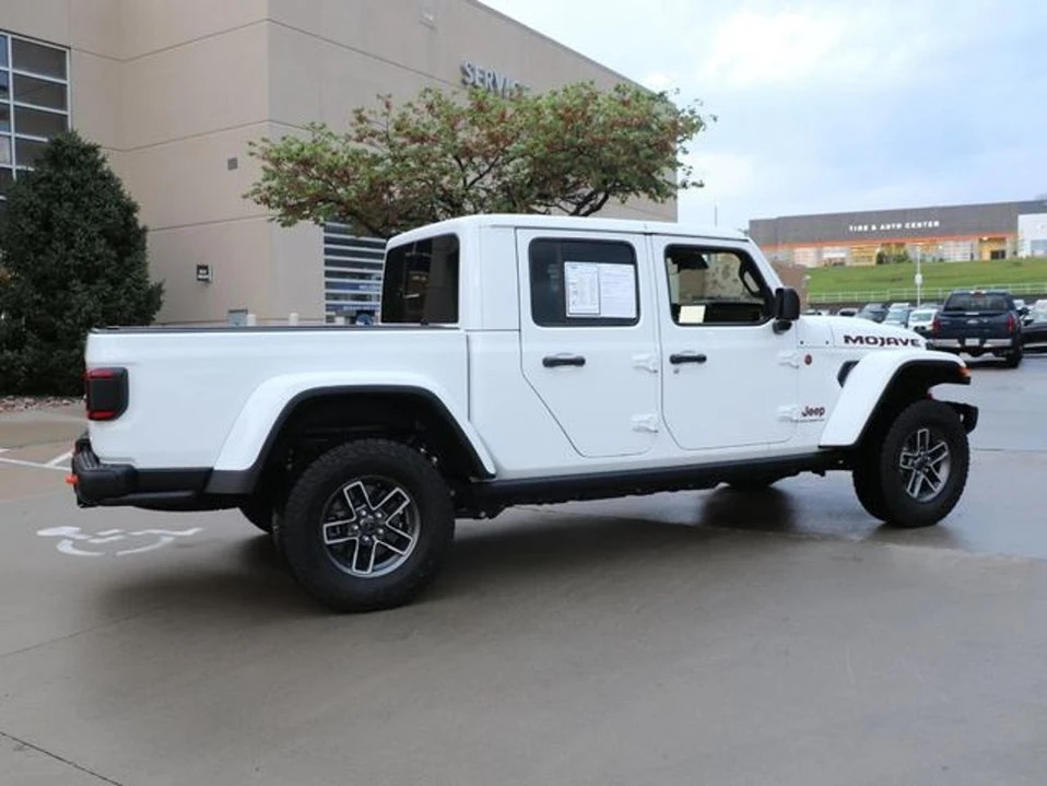 2025 Jeep JT Gladiator - Image 7 of 10
