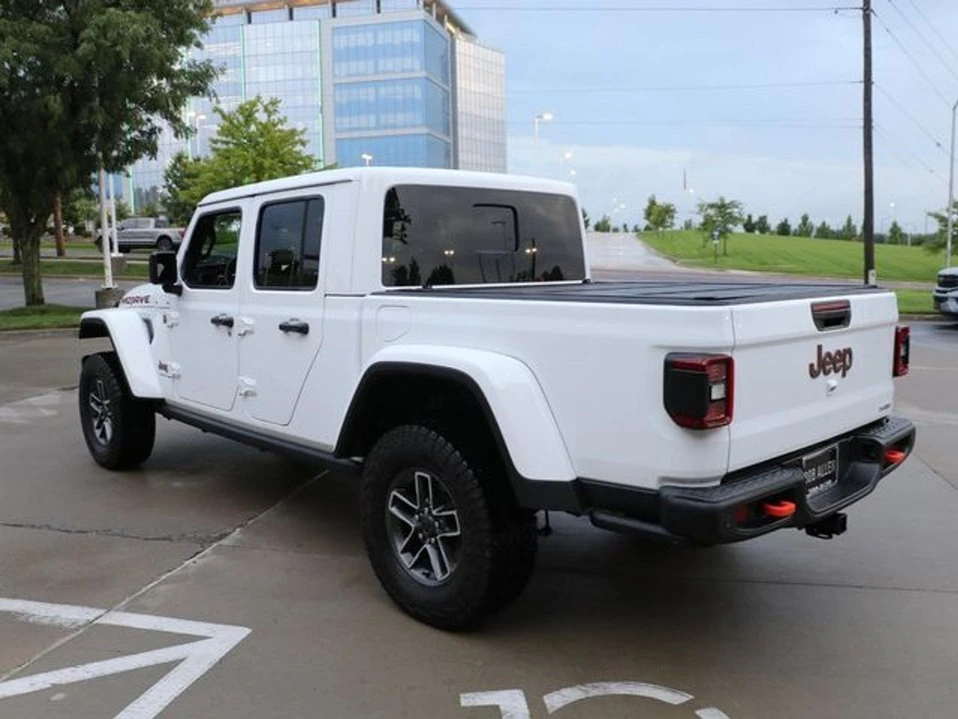 2025 Jeep JT Gladiator - Image 5 of 10
