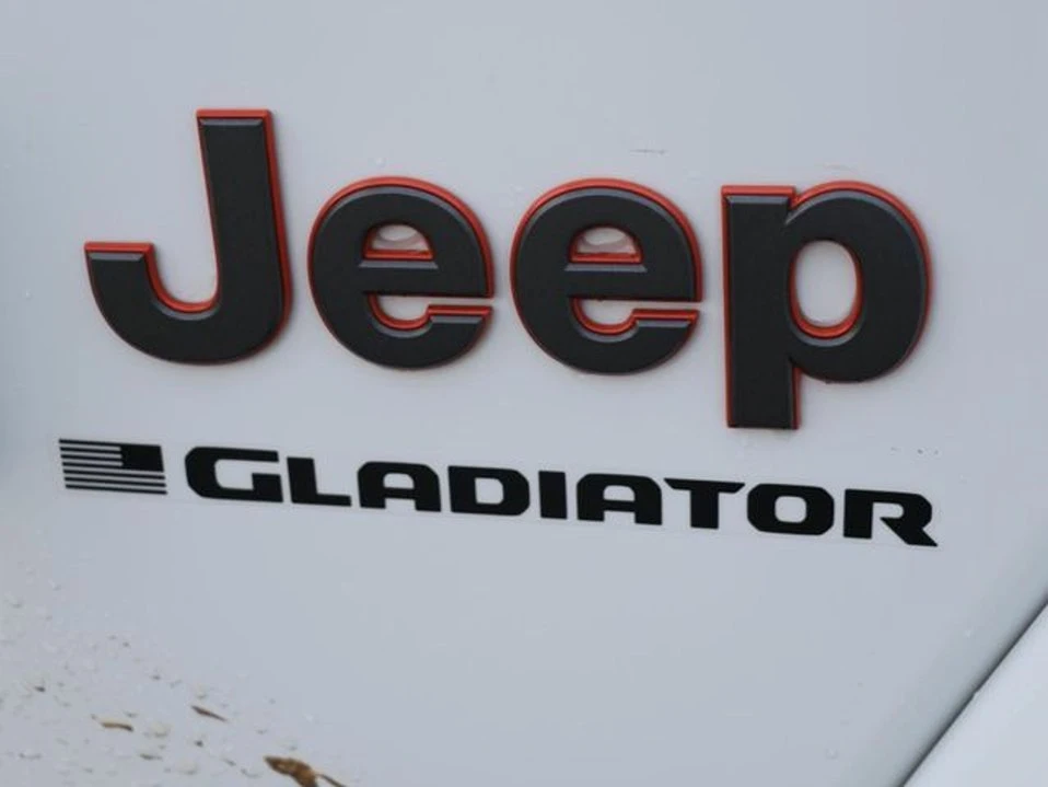 2025 Jeep JT Gladiator - Image 9 of 10