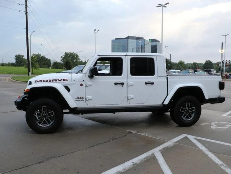 2025 Jeep JT Gladiator - Image 4 of 10