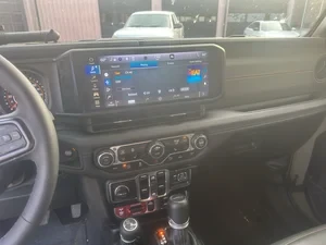 2025 Jeep JT Gladiator - Image 7 of 8