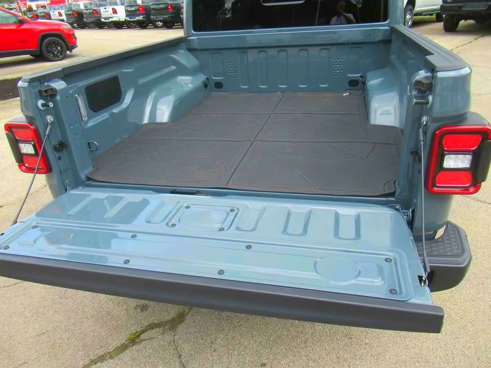 2025 Jeep JT Gladiator - Image 3 of 20