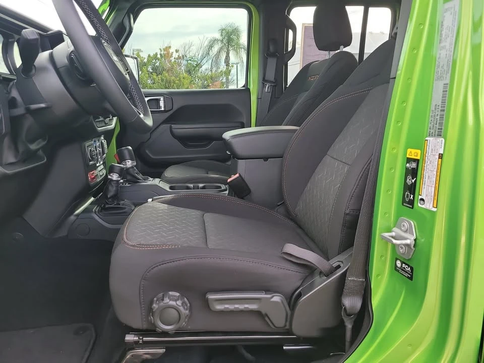 2025 Jeep JT Gladiator - Image 14 of 17