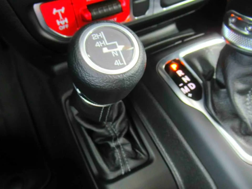 2025 Jeep JT Gladiator - Image 17 of 20