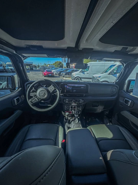 2025 Jeep JT Gladiator - Image 5 of 6