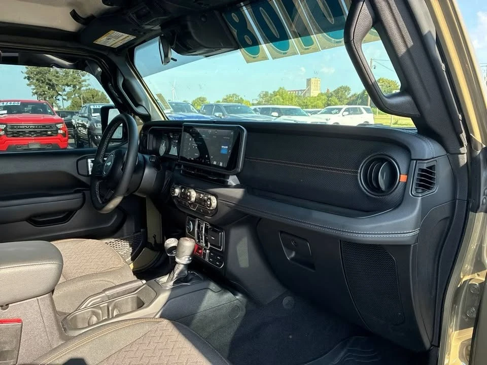 2025 Jeep JT Gladiator - Image 13 of 20