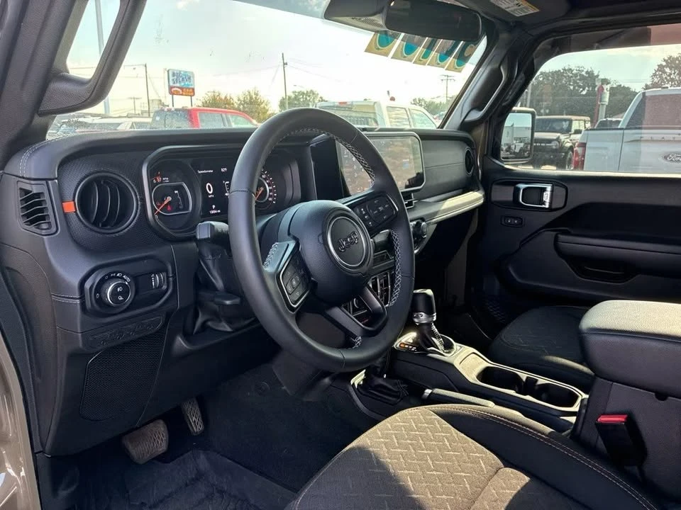 2025 Jeep JT Gladiator - Image 10 of 20