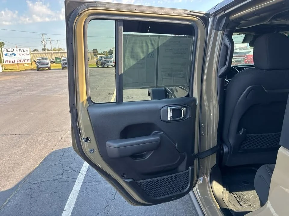 2025 Jeep JT Gladiator - Image 19 of 20