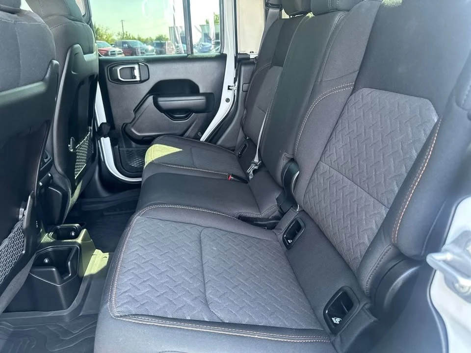2025 Jeep JT Gladiator - Image 16 of 19