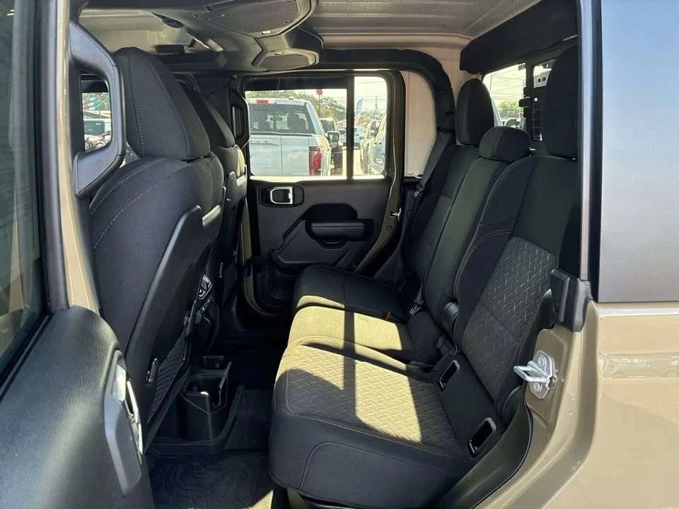 2025 Jeep JT Gladiator - Image 18 of 20
