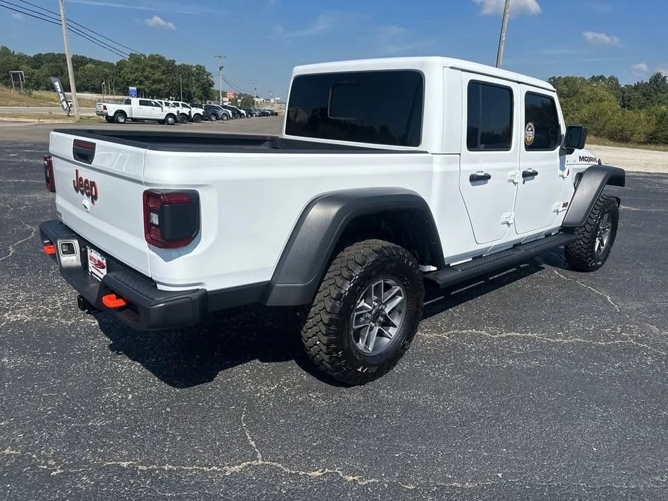 2025 Jeep JT Gladiator - Image 10 of 19