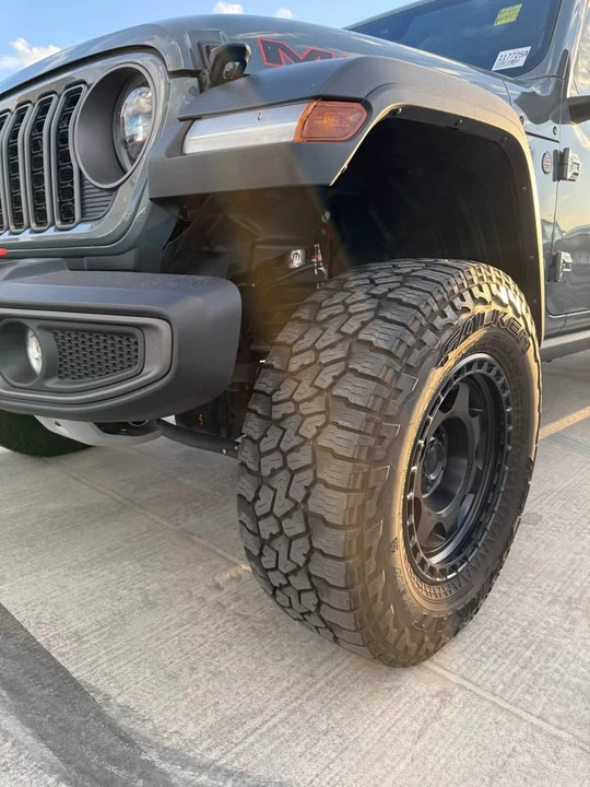 2025 Jeep JT Gladiator - Image 4 of 9