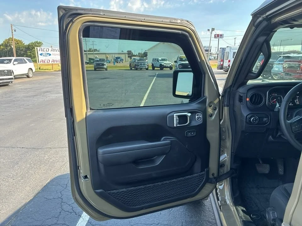 2025 Jeep JT Gladiator - Image 12 of 20