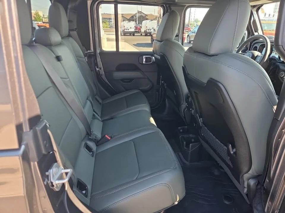 2025 Jeep JT Gladiator - Image 12 of 20