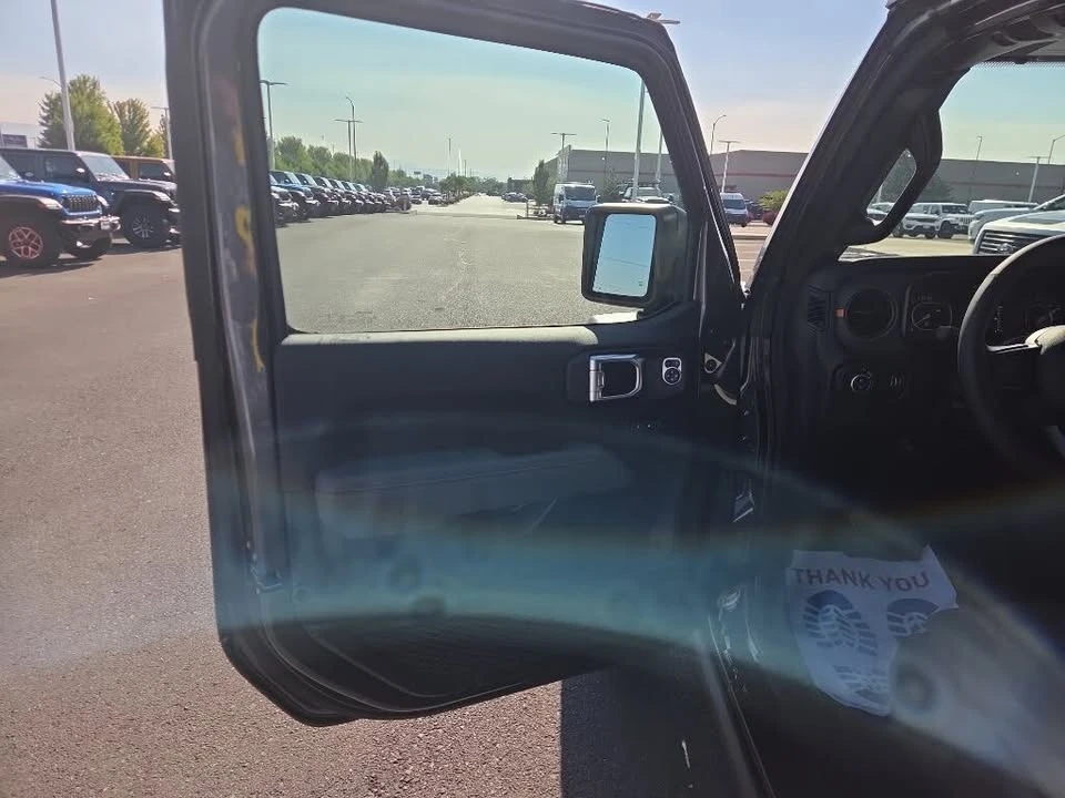 2025 Jeep JT Gladiator - Image 14 of 20