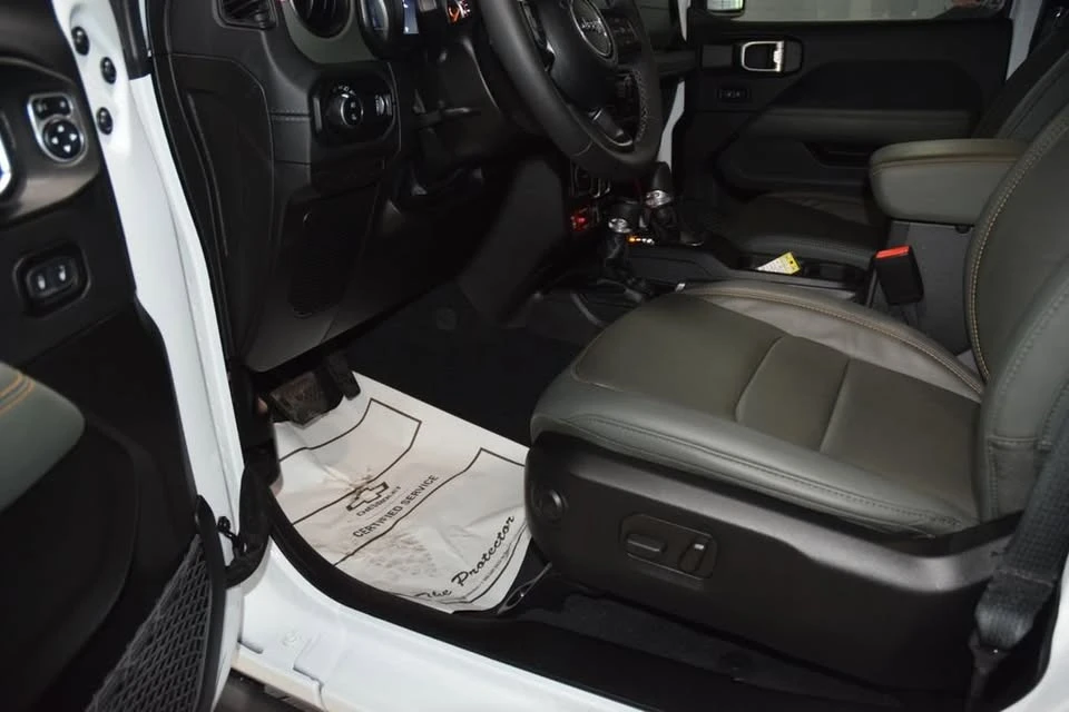 2025 Jeep JT Gladiator - Image 15 of 18