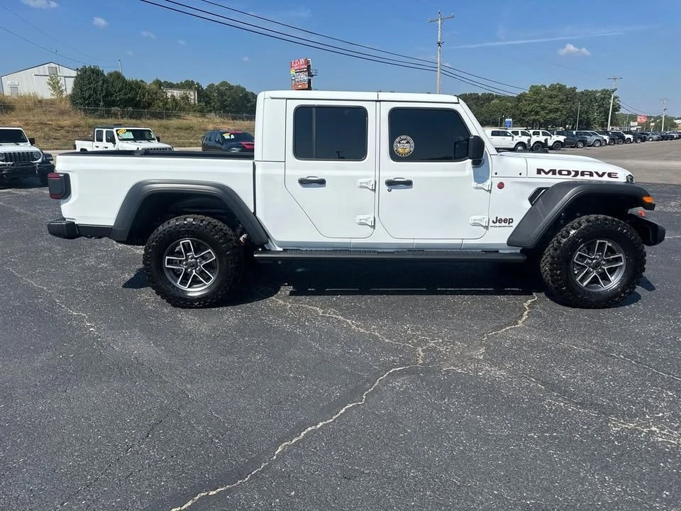 2025 Jeep JT Gladiator - Image 11 of 19