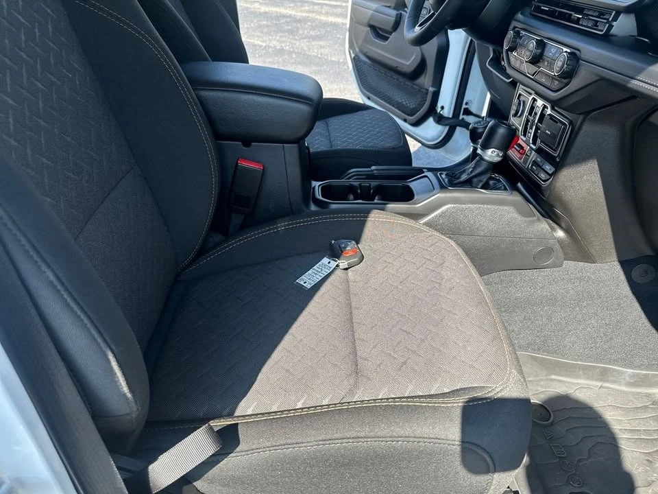 2025 Jeep JT Gladiator - Image 18 of 19