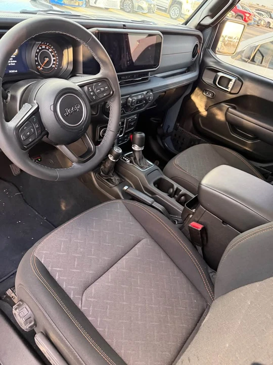 2025 Jeep JT Gladiator - Image 8 of 9