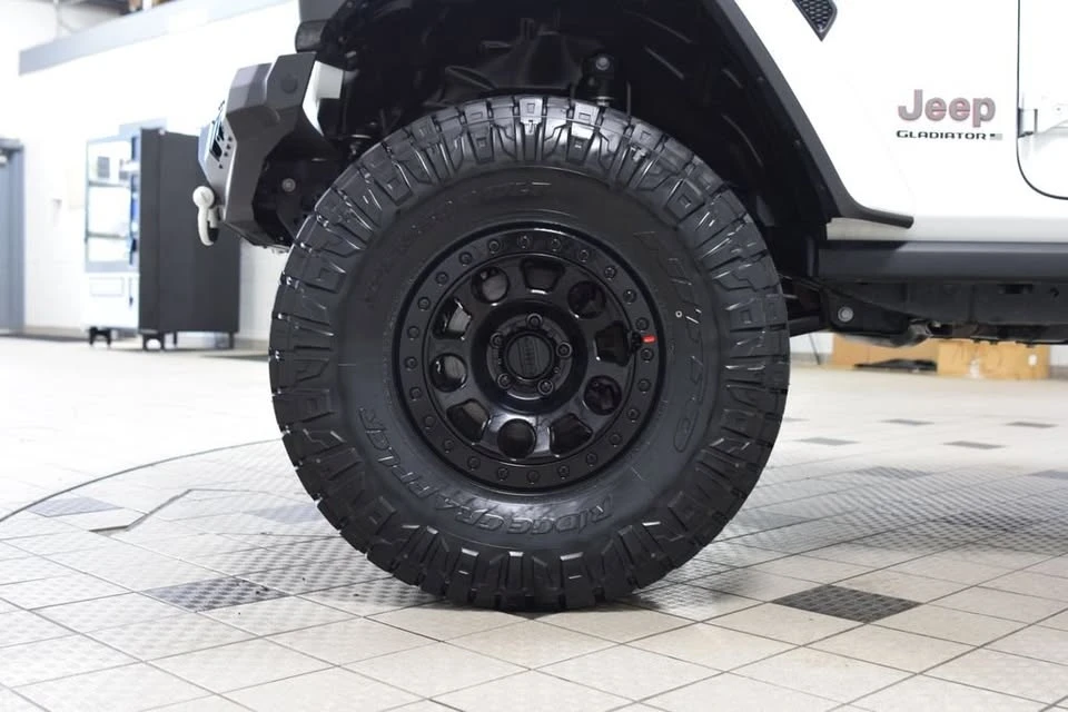 2025 Jeep JT Gladiator - Image 12 of 18