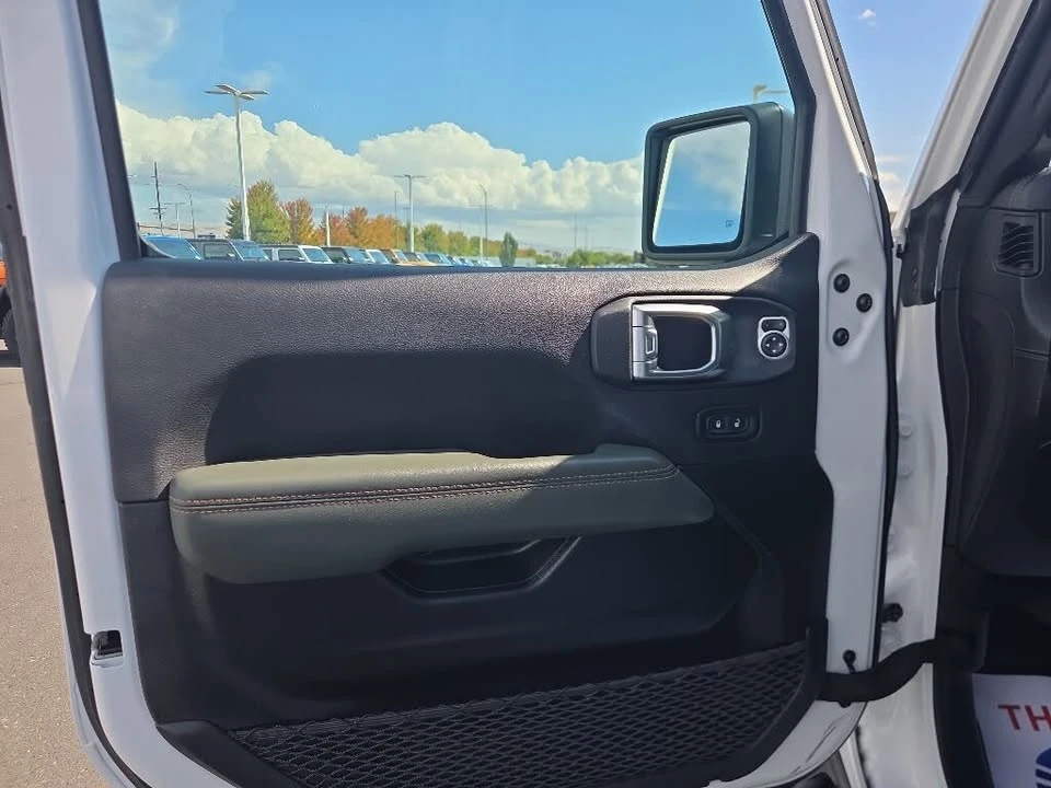 2025 Jeep JT Gladiator - Image 17 of 20