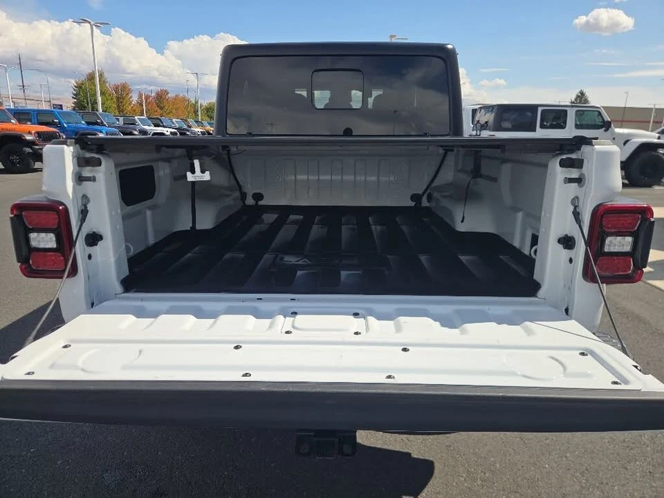 2025 Jeep JT Gladiator - Image 9 of 20