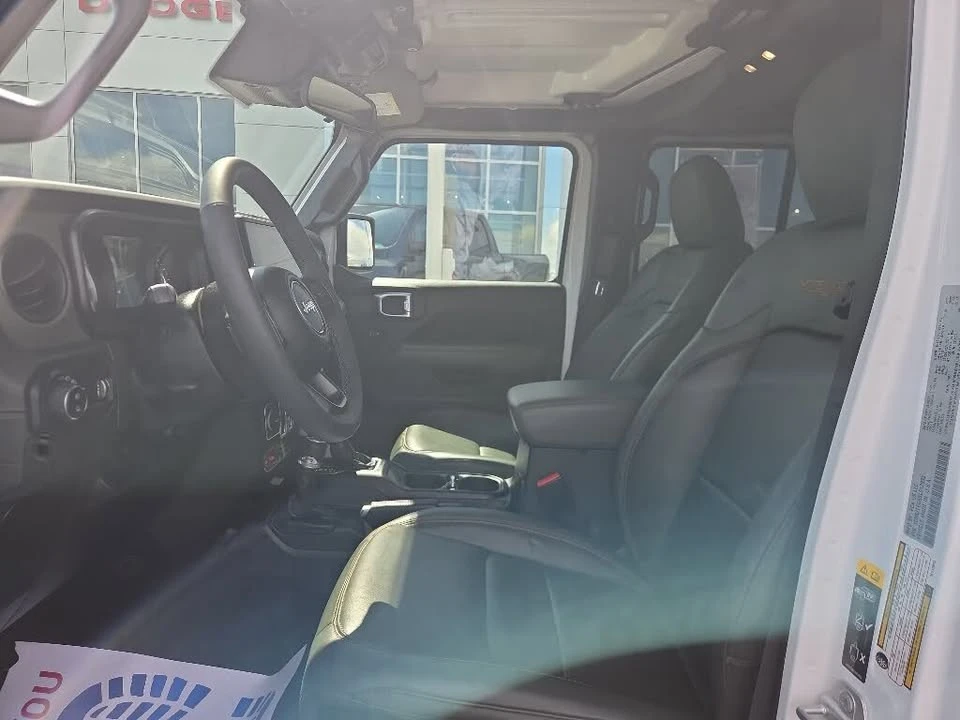 2025 Jeep JT Gladiator - Image 15 of 20
