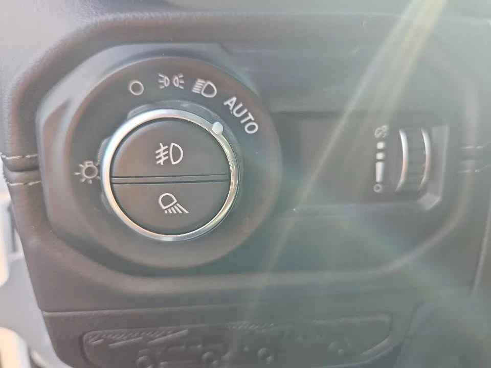 2025 Jeep JT Gladiator - Image 18 of 20