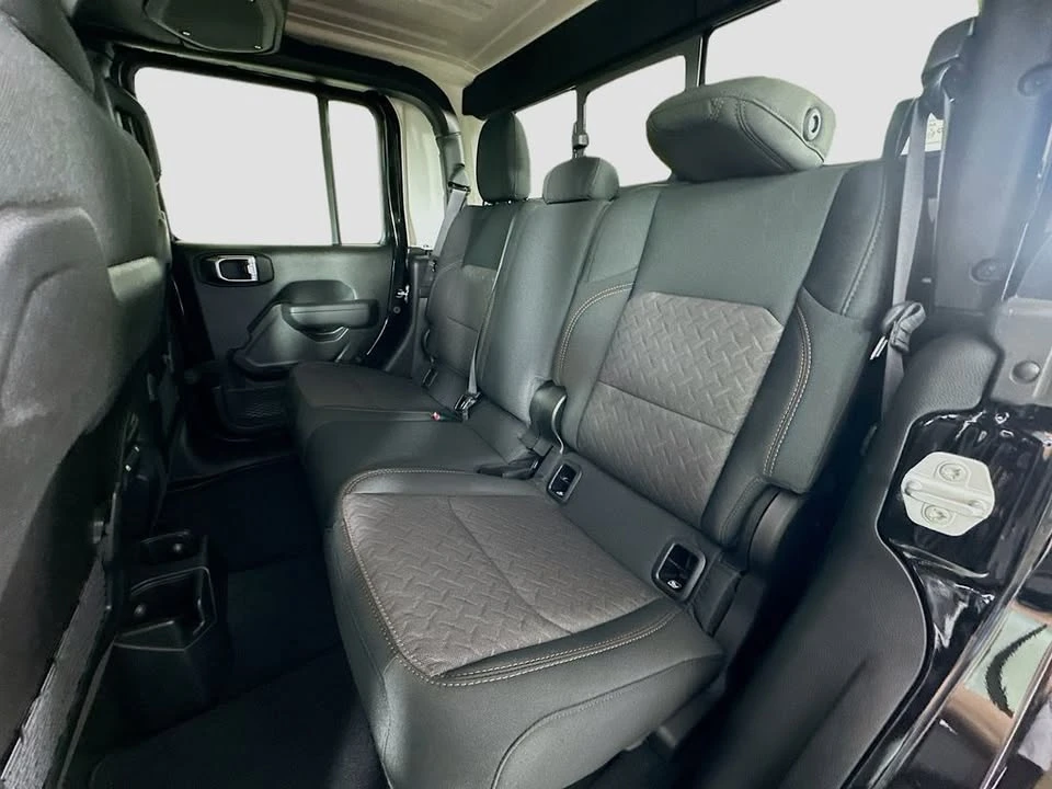 2025 Jeep JT Gladiator - Image 18 of 20