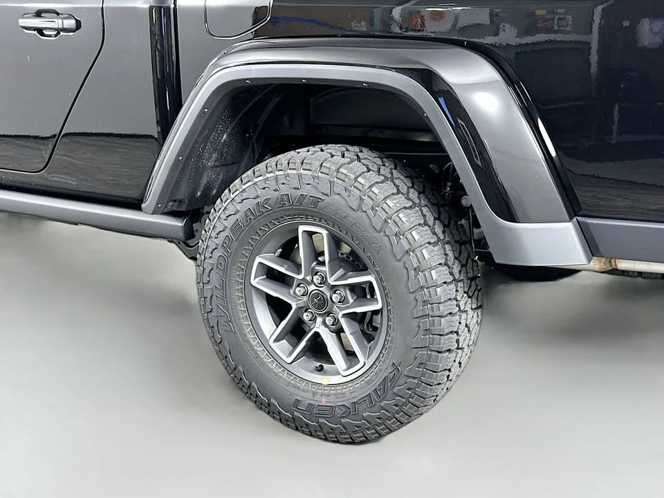 2025 Jeep JT Gladiator - Image 13 of 20