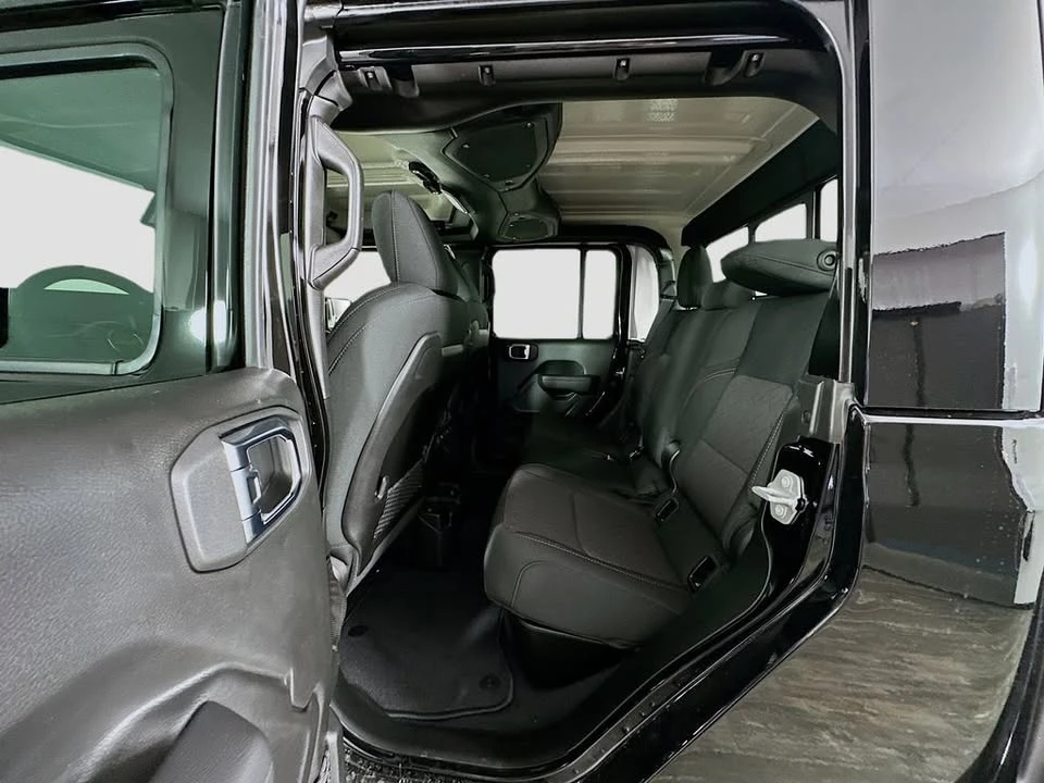 2025 Jeep JT Gladiator - Image 17 of 20