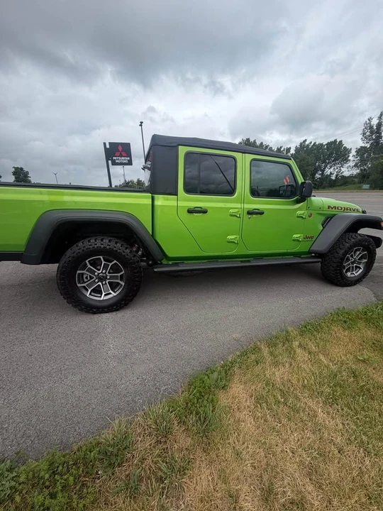 2025 Jeep JT Gladiator - Image 4 of 6