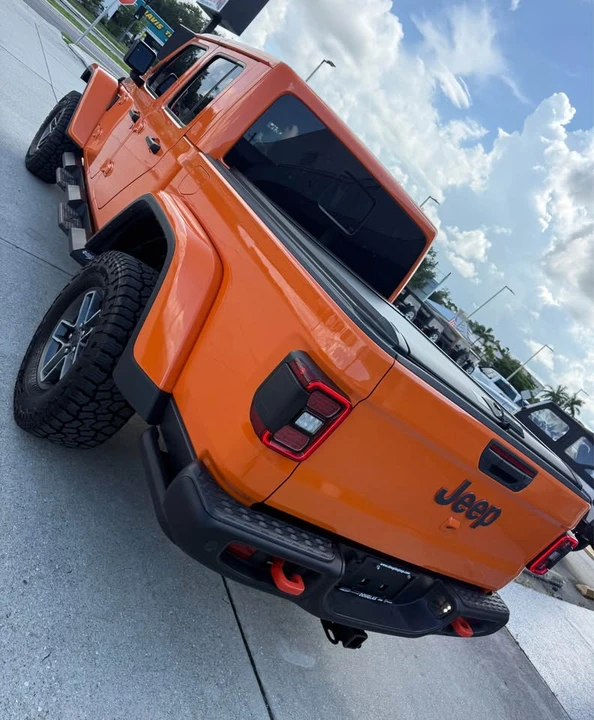 2025 Jeep JT Gladiator - Image 8 of 9