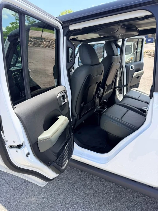 2025 Jeep JT Gladiator - Image 11 of 15