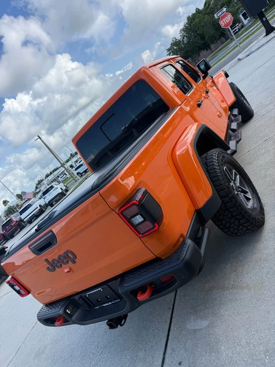 2025 Jeep JT Gladiator - Image 9 of 9