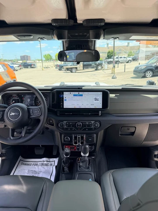 2025 Jeep JT Gladiator - Image 15 of 15
