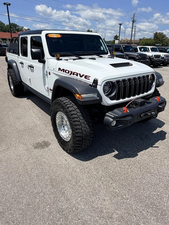 2025 Jeep JT Gladiator - Image 9 of 15
