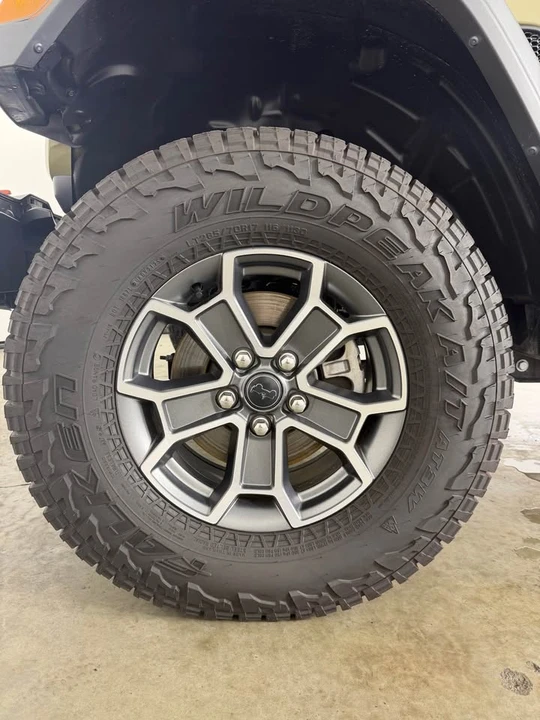 2025 Jeep JT Gladiator - Image 9 of 13