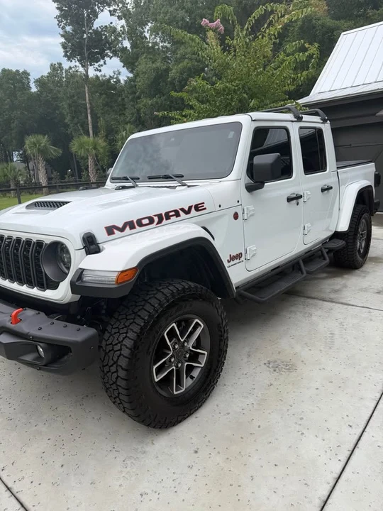 2025 Jeep JT Gladiator - Image 5 of 19