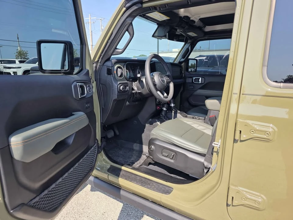 2025 Jeep JT Gladiator - Image 11 of 15