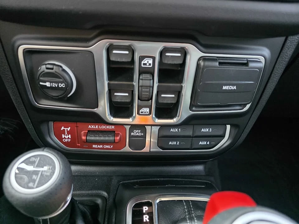 2025 Jeep JT Gladiator - Image 13 of 15