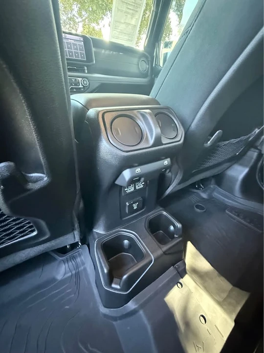 2025 Jeep JT Gladiator - Image 16 of 20