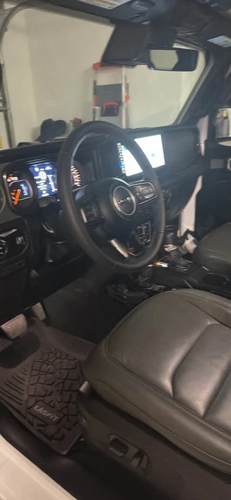 2025 Jeep JT Gladiator - Image 11 of 19