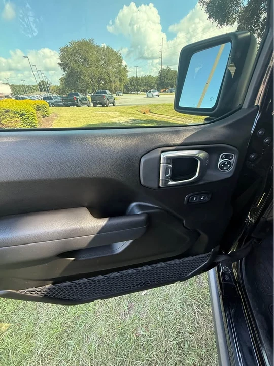 2025 Jeep JT Gladiator - Image 9 of 20