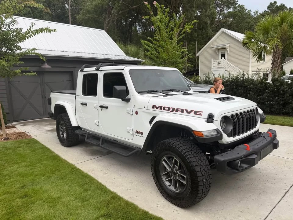 2025 Jeep JT Gladiator - Image 3 of 19