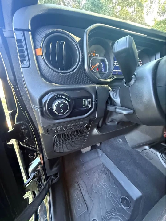 2025 Jeep JT Gladiator - Image 11 of 20