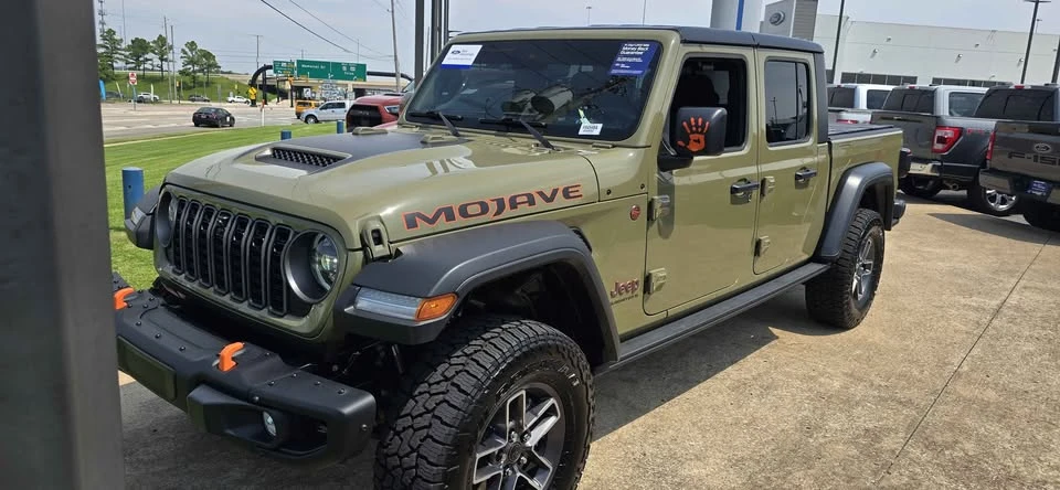 2025 Jeep JT Gladiator - Image 5 of 6