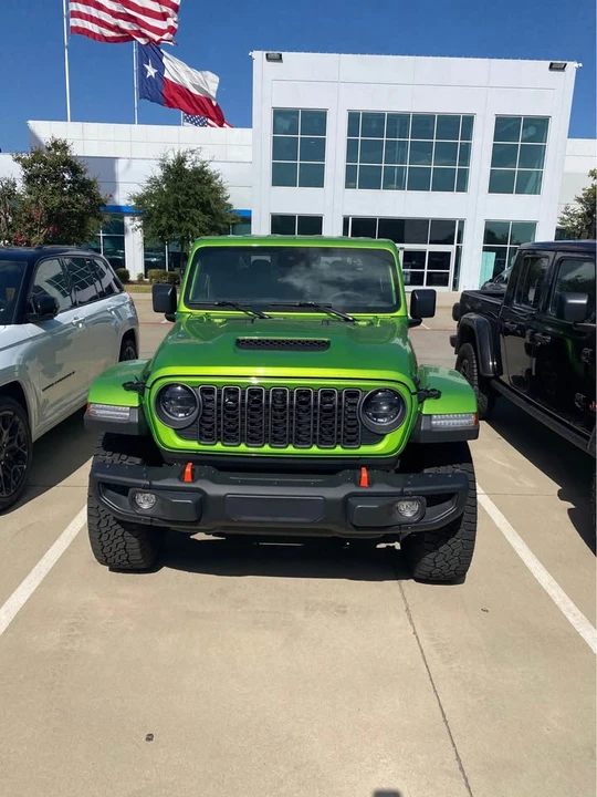 2025 Jeep JT Gladiator - Image 2 of 4