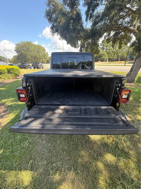 2025 Jeep JT Gladiator - Image 18 of 20