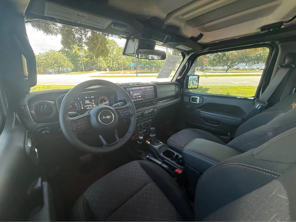 2025 Jeep JT Gladiator - Image 17 of 20